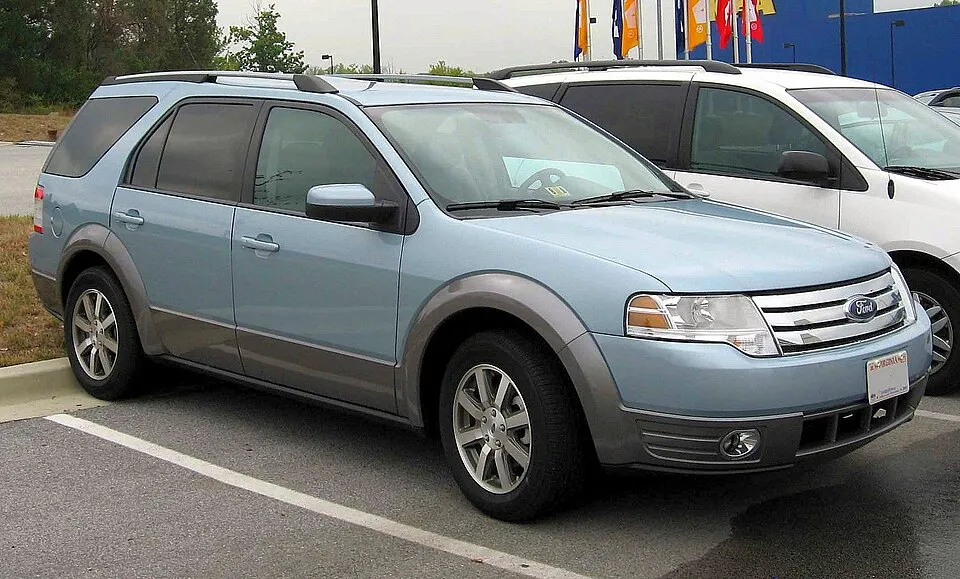 Ford Taurus X FWD