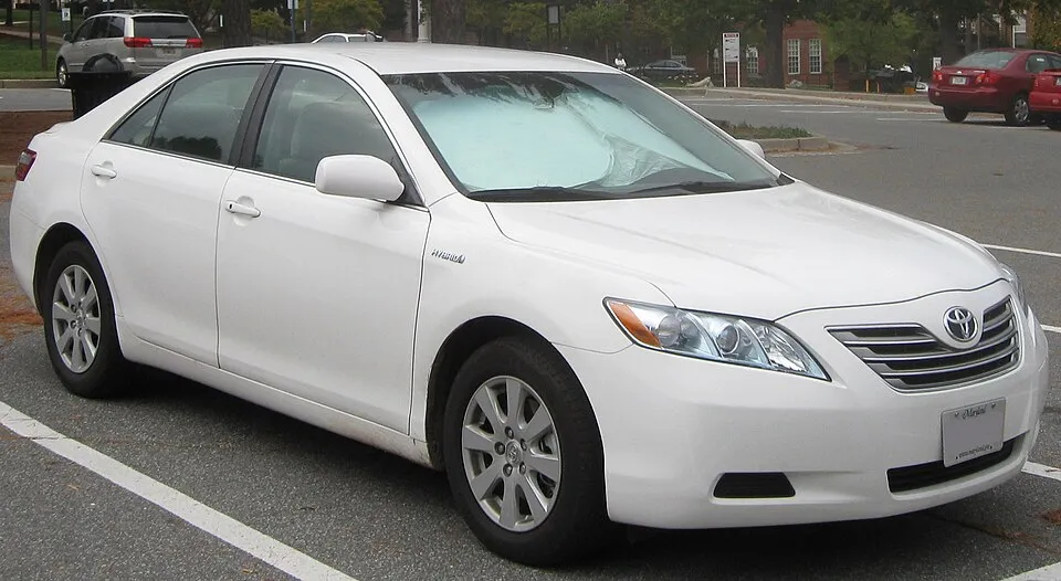 Toyota Camry Hybrid SE/XLE/XSE