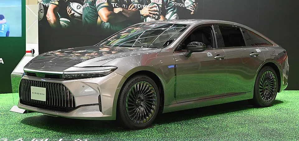 Toyota Crown Hybrid AWD