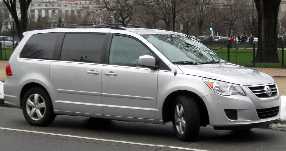 Volkswagen Routan FWD